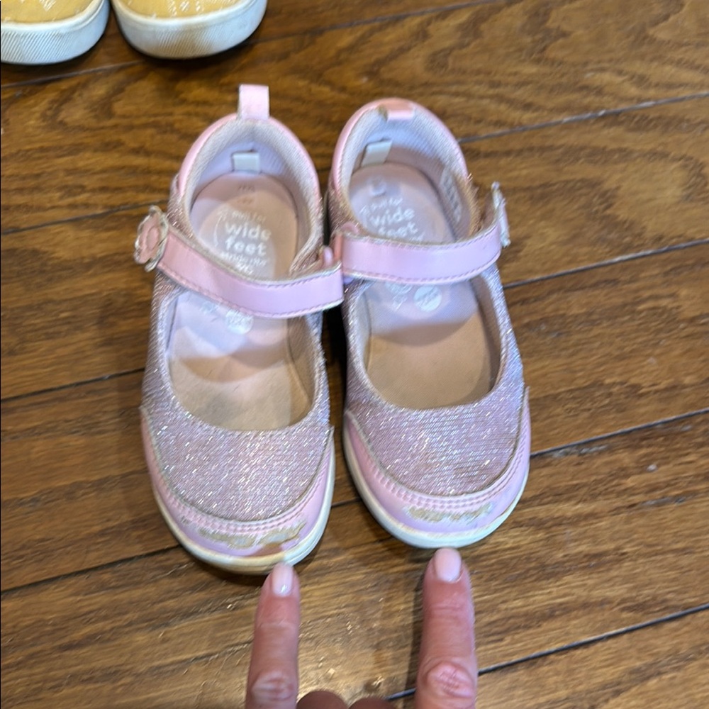 Keds, Toms, Vans, Stride Rite, OshKosh Shoes - Picture 11 of 16